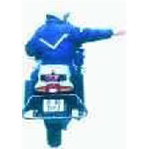 Ce obligații vă revin când sunteți depășit de polițistul din imagine?