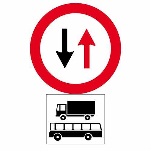 Cum trebuie să procedeze conducătorul unui autoturism la întâlnirea indicatorului însoțit de panoul adițional din imagine?